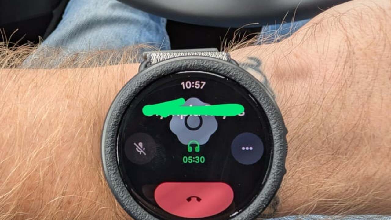 Google переработала интерфейс звонков в Wear OS: крупная кнопка «Сбросить» и дизайн Material 3 Expressive