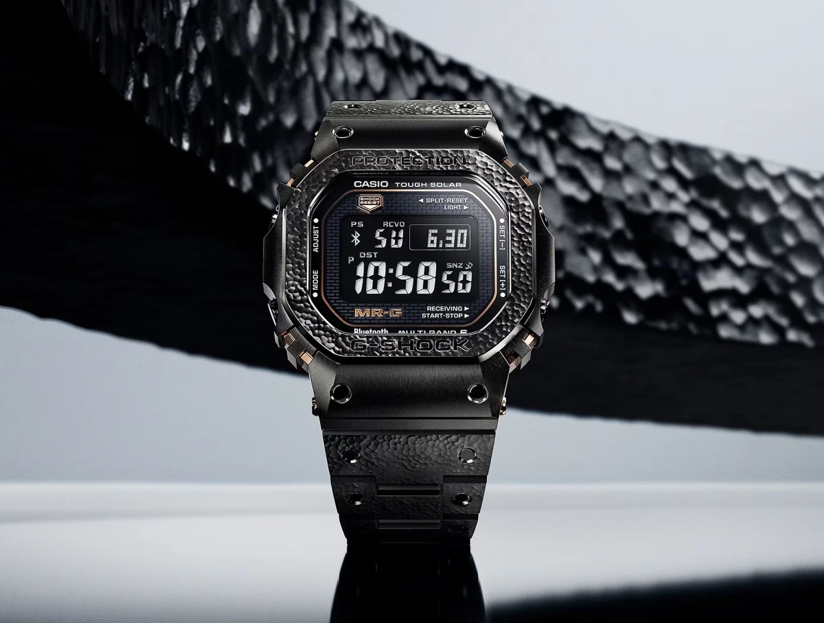 Casio показала лимитированные G-Shock MRG-B5000HT-1: всего 500 экземпляров и кузнечное искусство «цуики»