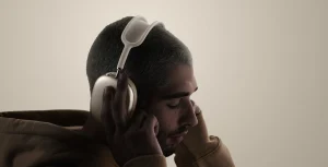 Bloomberg: Apple заморозила разработку AirPods Max 2 — новые цвета и USB-C останутся единственными обновлениями