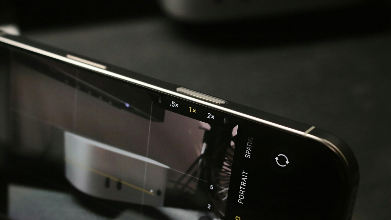 Foxconn поднял зарплаты на 20% на заводах в Китае, чтобы ускорить выпуск iPhone 17