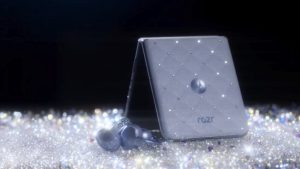 Motorola показала лимитированный Razr 2025 Brilliant Collection с кристаллами Swarovski и наушниками Moto Buds Loop