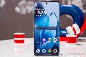 Флагман OnePlus 15 получит расцветку SuperBlack и аккумулятор 7000 мА·ч