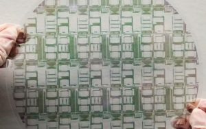 Meta показала 2-миллиметровый лазерный дисплей для AR-очков: яркость на улице и готовность к серийному выпуску