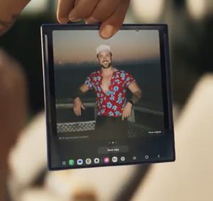 В новом ролике «A Real Upgrade» Samsung упрекнула Apple в отсутствии складного iPhone и слабом ИИ