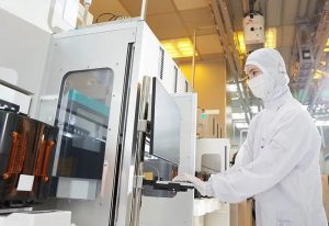 Bloomberg: Samsung готовит ценовую атаку после потери лидерства в памяти, уступив SK hynix