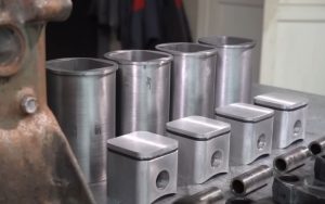 Новосибирский YouTube-канал Garage 54 запустил мотор с настоящими квадратными поршнями — эксперимент закончился клубами дыма