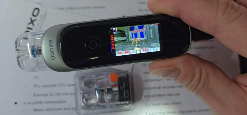 DOOM снова портировали на неожиданные платформы: теперь игра работает на вейпе Aspire PIXO и инженерном калькуляторе