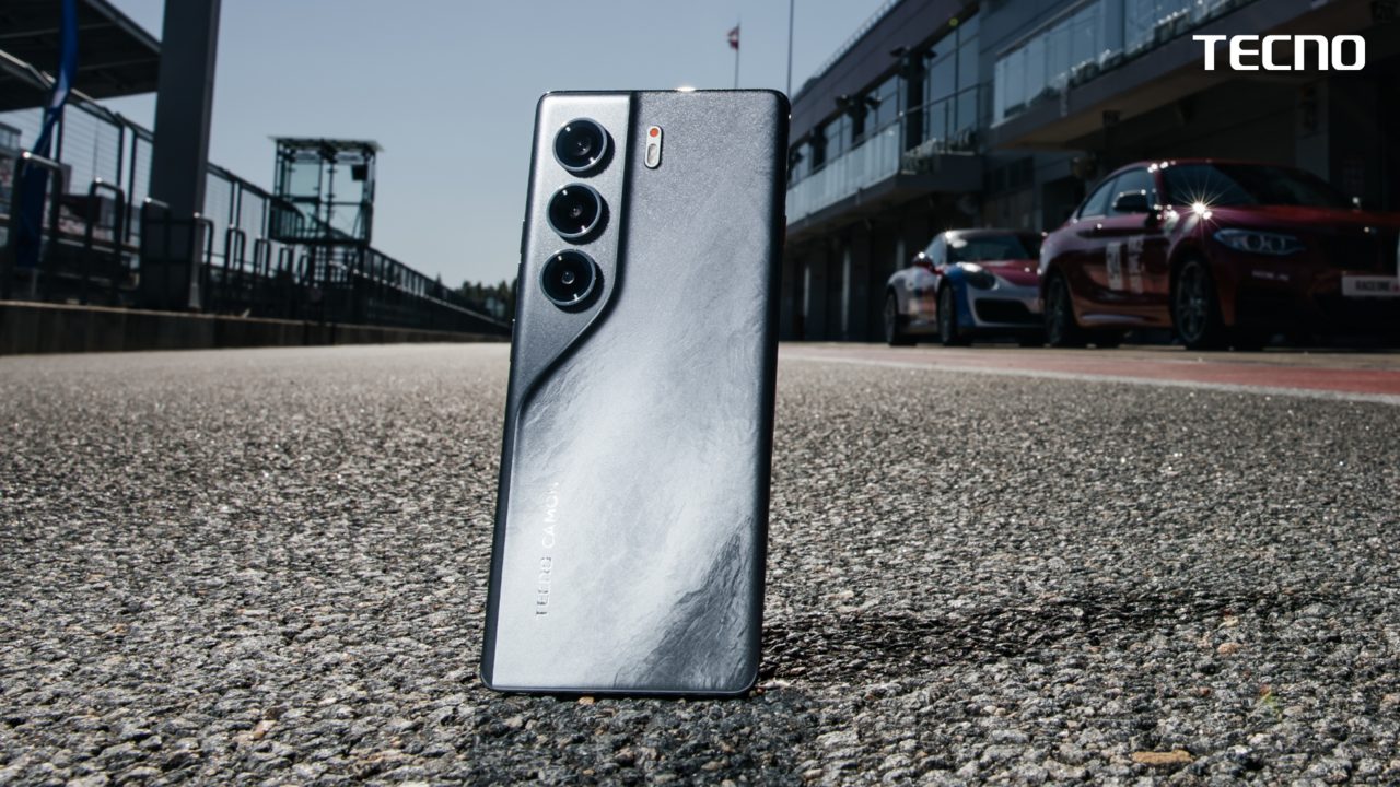 Tecno Camon 40 Pro 5G пережил выброс из Porsche 911 RSR на 120 км/ч на Moscow Raceway