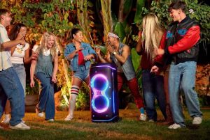 JBL вывела на рынок 800-ваттную PartyBox 720 и лёгкую влагозащищённую Boombox 4