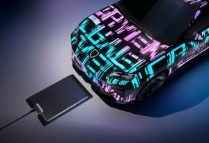 Porsche привнесёт в Cayenne EV домашнюю беспроводную зарядку мощностью 11 кВт