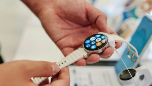 HUAWEI вышла на первое место по продажам умных часов в России, сместив Apple Watch