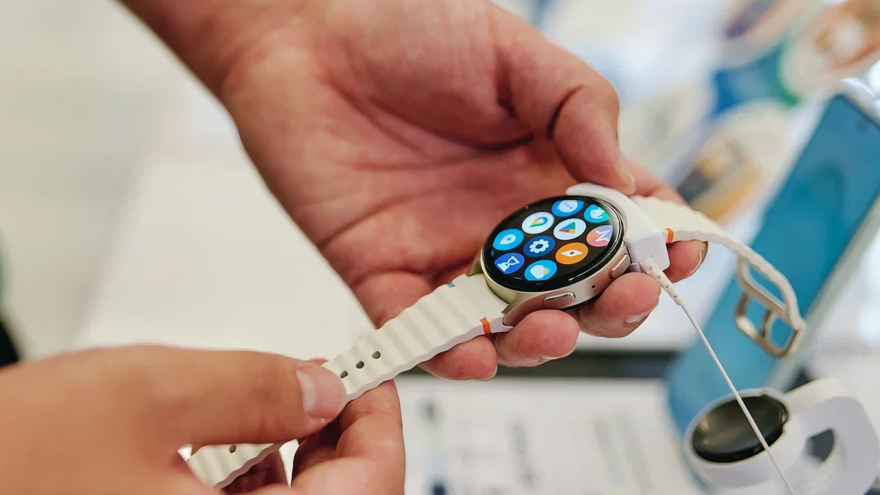 HUAWEI вышла на первое место по продажам умных часов в России, сместив Apple Watch