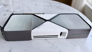 Энтузиаст перекрасил NVIDIA RTX 5080 Founders Edition в редкий белый цвет и улучшил охлаждение