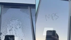 На кузове Tesla Cybertruck проявляются «невидимые» надписи: сервис признал заводской дефект защитной плёнки