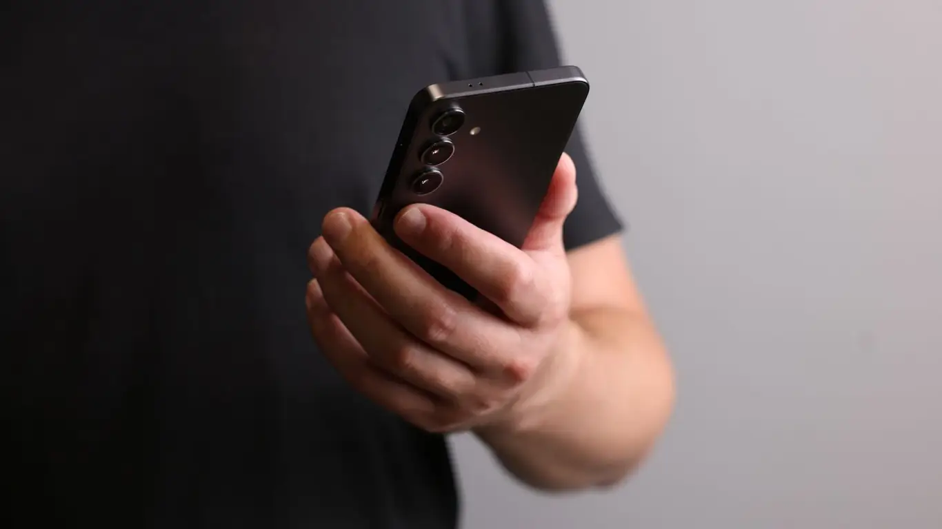 JEDEC завершает работу над UFS 5.0: до 10,8 ГБ/с и курс на мобильный ИИ