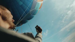 HONOR X9d выдержал падение с воздушного шара с высоты 350 м и погружение в канал Москвы