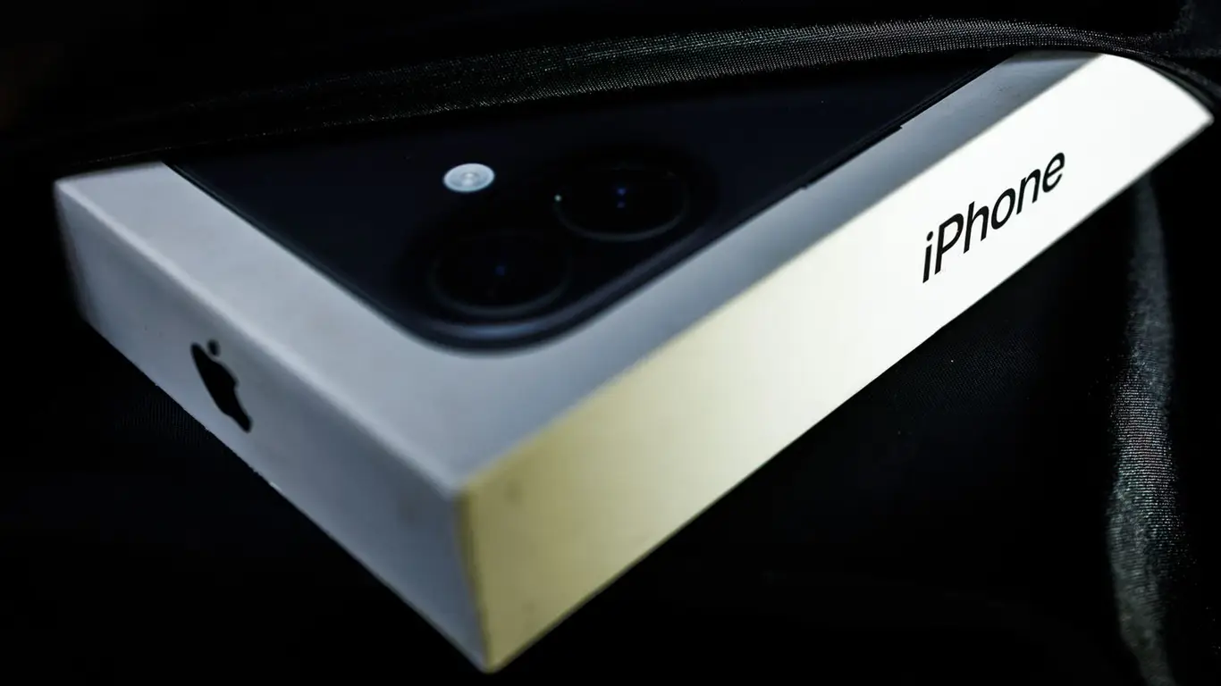 Apple выпустила вторую бета-версию iOS 26.1: Slide to Stop для будильников, новый Slide Over на iPad и другие нововведения