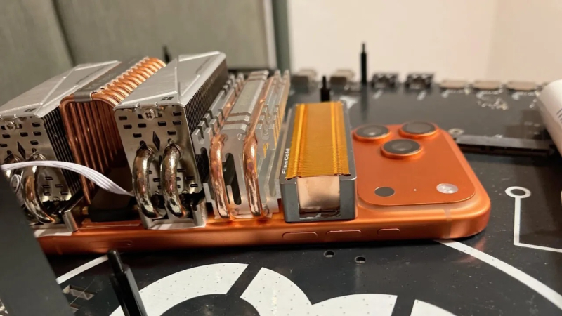 Энтузиаст добился 90% стабильности в 3DMark, обвесив iPhone 17 Pro Max радиаторами от SSD M.2