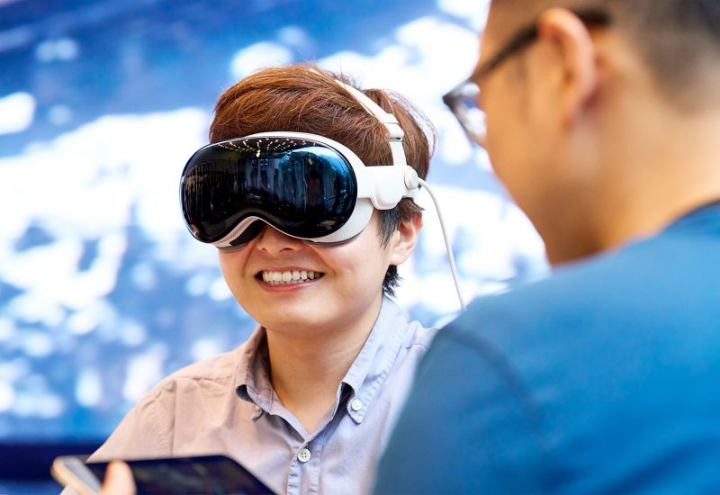 Apple приостановила разработку новой гарнитуры Vision Pro и переключилась на умные очки