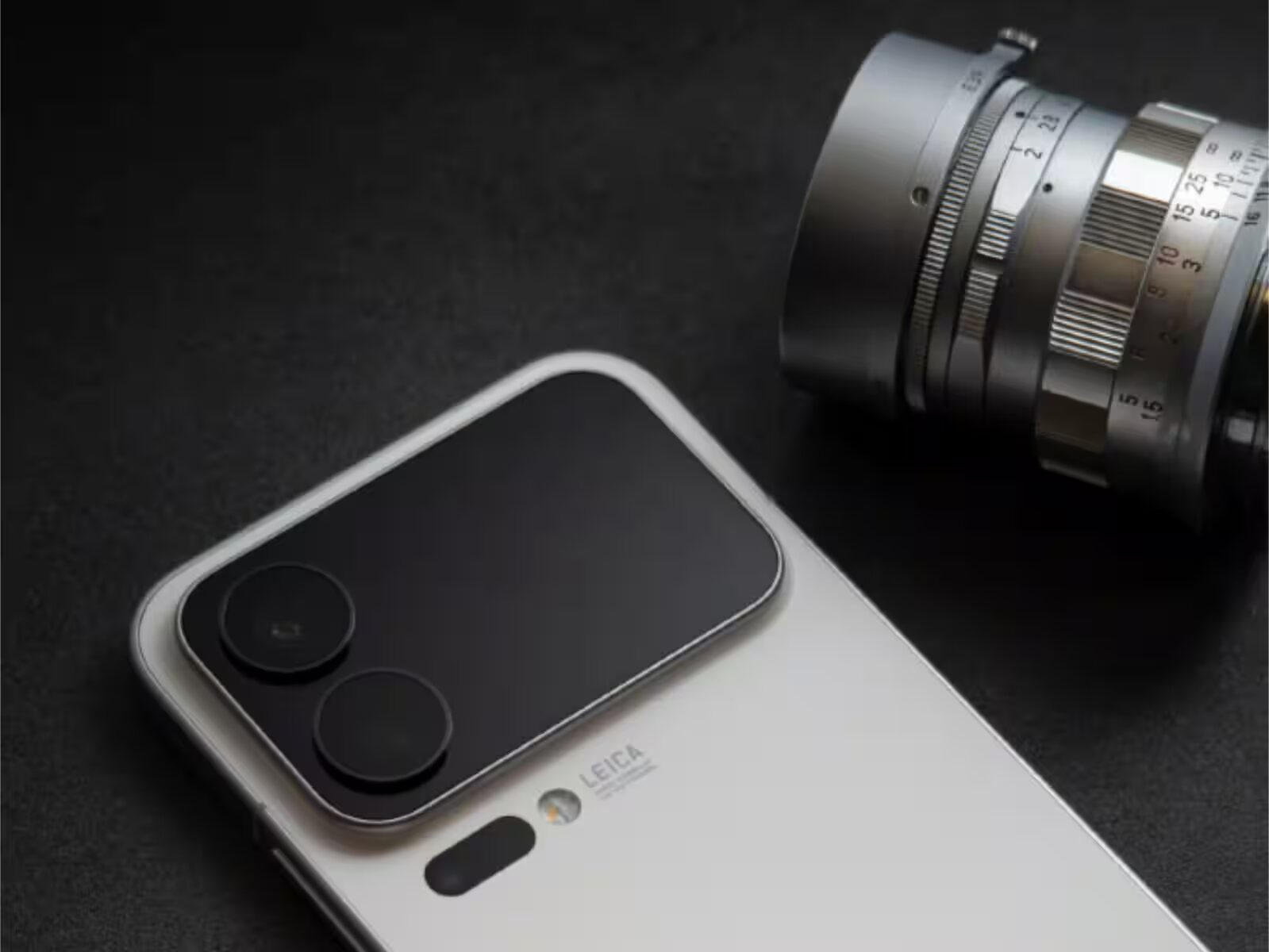 Инсайдер: Xiaomi 17 Ultra выйдет без вспомогательного дисплея, но с новой камерой на 200 Мп