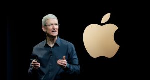 Марк Гурман: Тим Кук останется гендиректором Apple по меньшей мере до конца срока Дональда Трампа