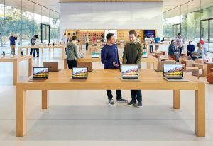 Apple оптимизирует отдел корпоративных продаж: десятки сотрудников получат новые предложения или уйдут с компенсацией