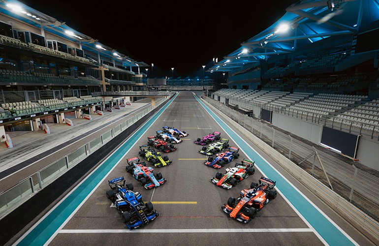 В Абу-Даби стартовал второй сезон A2RL: беспилотные болиды EAV-25 вышли на трассу Яс-Марина