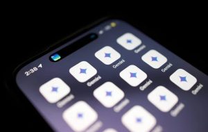 Similarweb: доля трафика ChatGPT опустилась до 72%, Google Gemini вырос до 14%