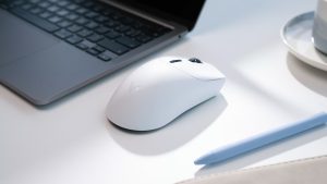 В России стартовали продажи игровых мышей Rapoo 8K и геймпада V610M