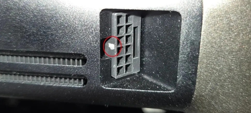 Пользователю отказали в замене RTX 5080 Founders Edition после поломки фиксатора разъёма питания 12V-2x6