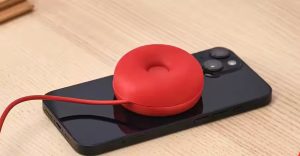 IKEA представила беспроводную зарядку VÄSTMÄRKE с функцией попсокета и поддержкой Qi2