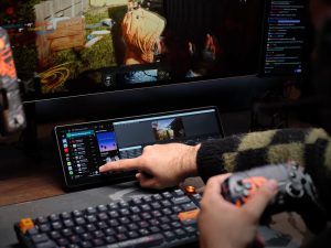 Corsair представила сенсорный дисплей Xeneon Edge в белом и полупрозрачном Atomic Purple