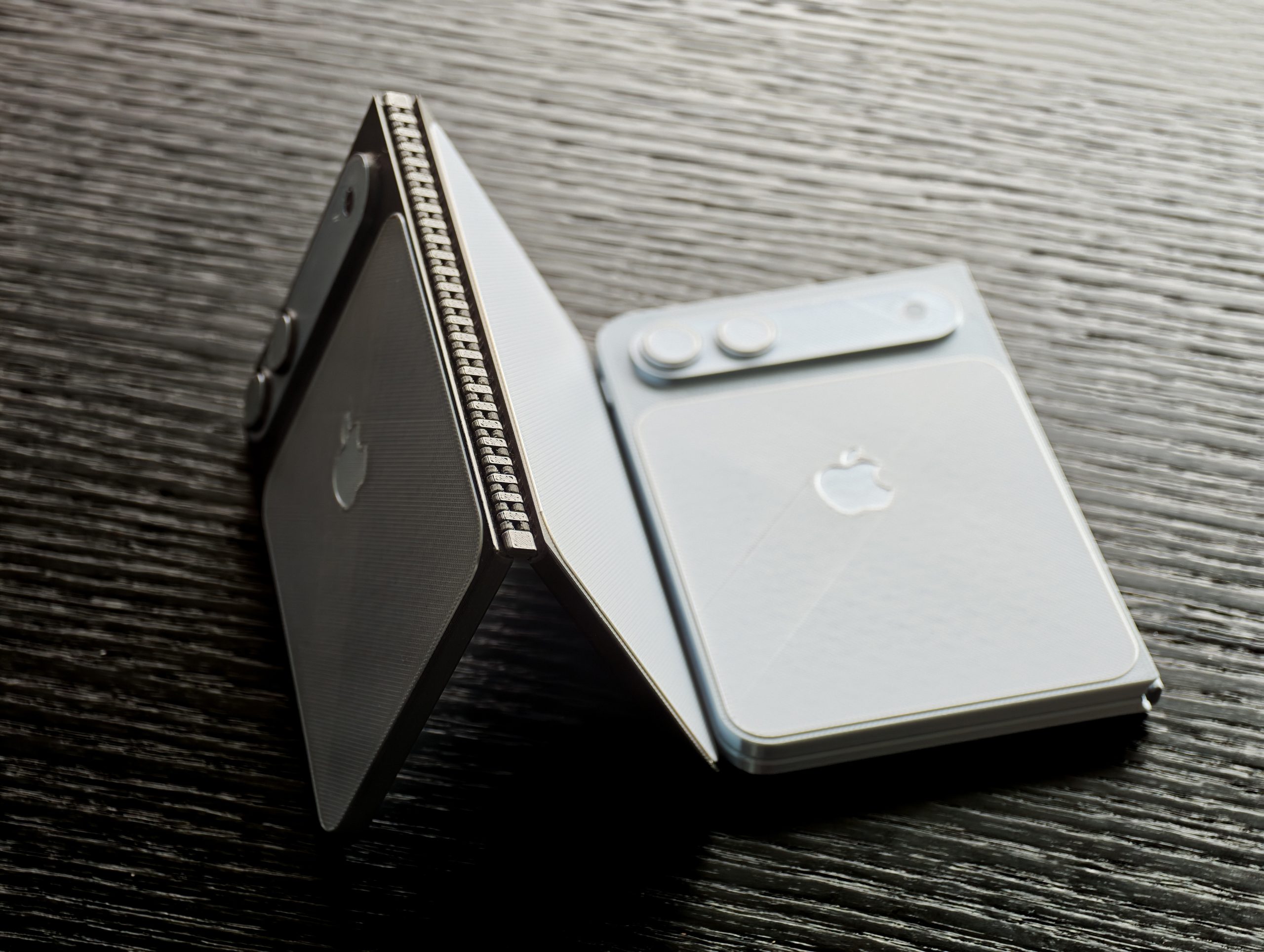 Инсайдер показал макет iPhone Fold: первый складной смартфон Apple без видимой складки