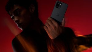 OnePlus 15R с батареей 7400 мАч и Snapdragon 8 Gen 5 поступил в продажу в России