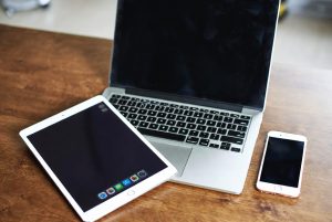 В России участились жалобы на поломку техники Apple при зарядке через европейские вилки