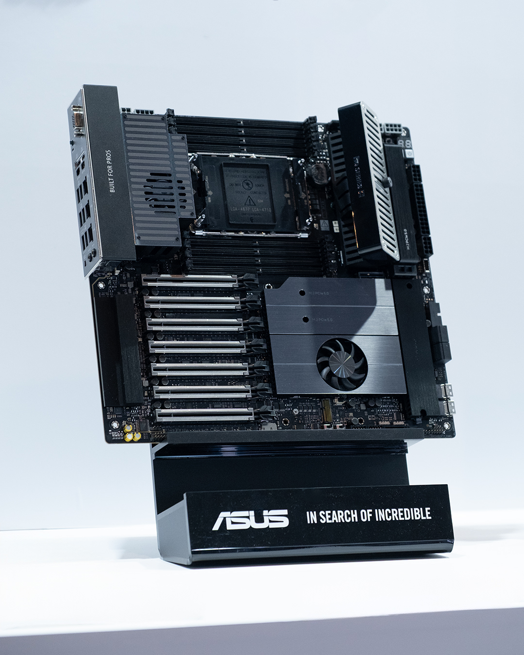 ASUS представила рабочую станцию уровня Expert на чипсете PRO W890 для Xeon Granite Rapids-WS