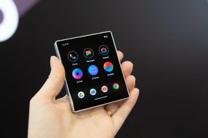 ИИ-смартфон MindOne Pro размером с банковскую карту представили на CES 2026