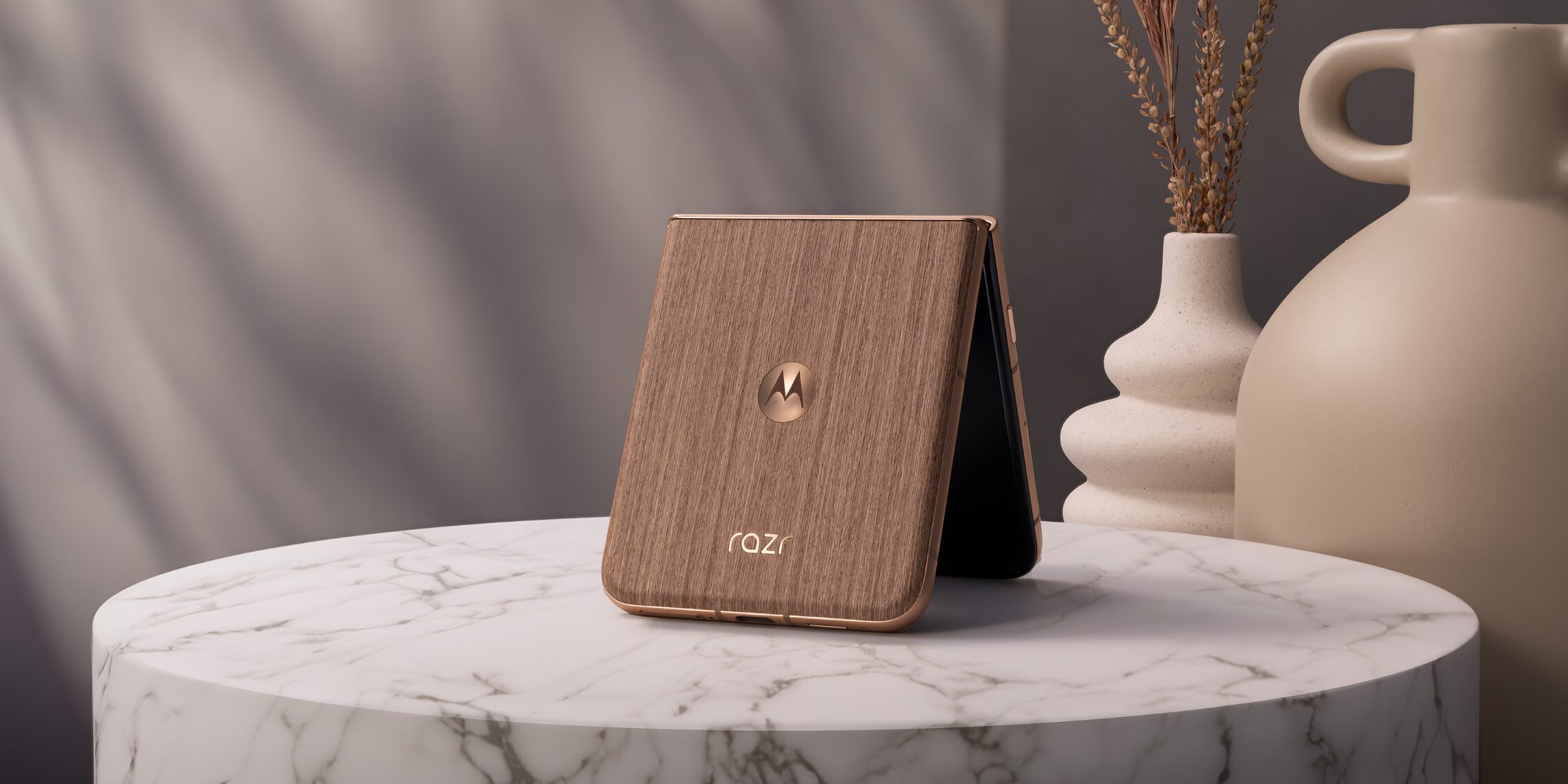 Motorola Razr 60 Ultra начала получать стабильное обновление до Android 16