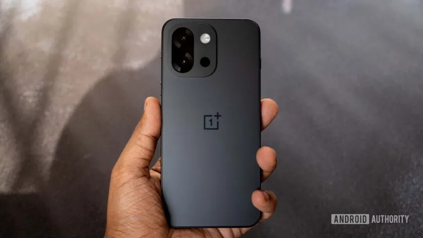 OnePlus Nord 6 с батареей 9000 мАч может обойти флагманский OnePlus 15 по автономности