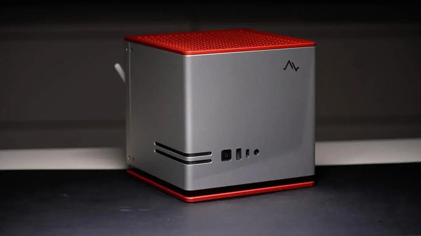 MAIBENBEN представила в России компактную ИИ-станцию PC95A с Ryzen AI Max 395+ и 128 ГБ ОЗУ