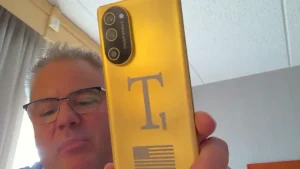 Показаны первые живые фото Trump Phone: переработанный дизайн и улучшенные характеристики