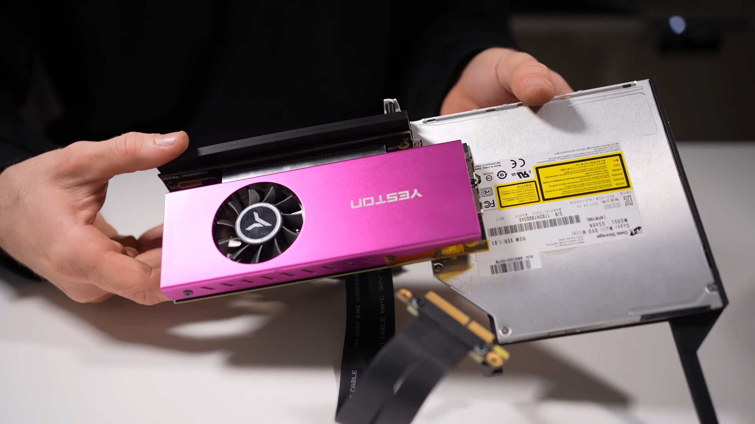 Энтузиаст встроил игровой ПК на базе Ryzen 5 и RTX 3050 в корпус Xbox One S