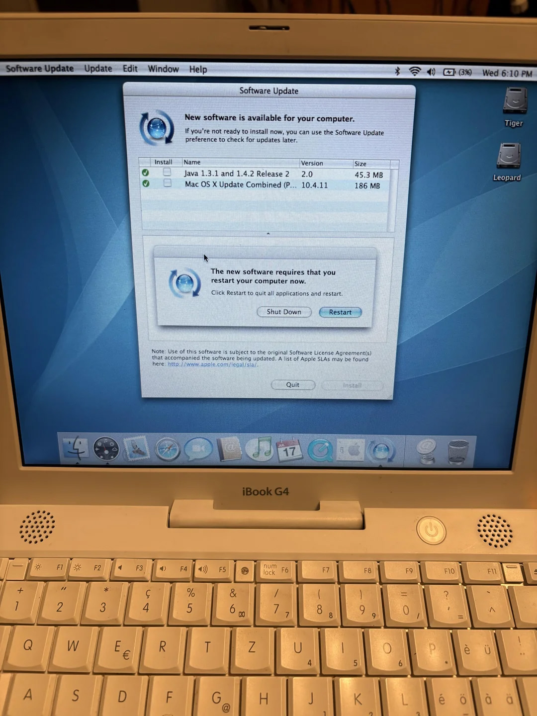 23‑летний ноутбук iBook G4 до сих пор тянет обновления с серверов Apple