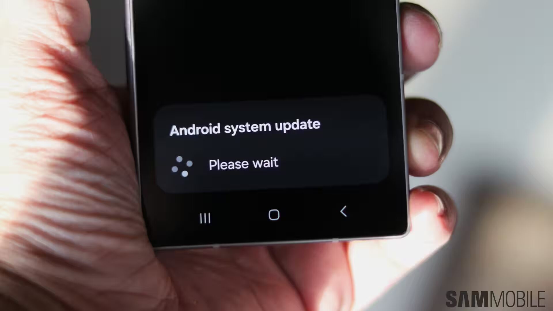 Смартфоны Samsung получили два обновления Google Play System подряд с запутанными датами
