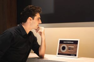 Samsung представила цветной E-Ink‑дисплей в корпусе из фитопланктона и переработанного пластика