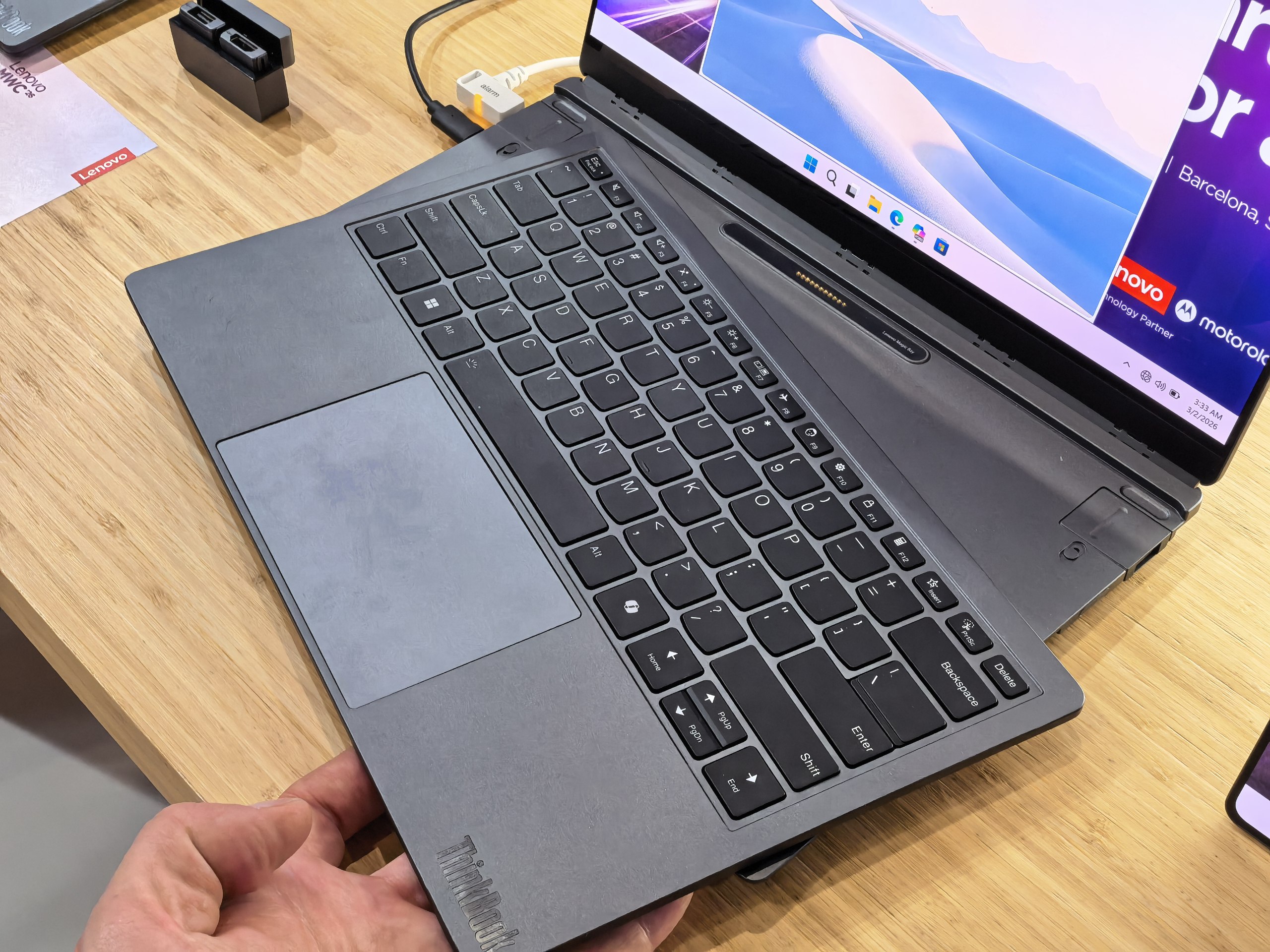 Lenovo на MWC 2026 показала модульный ThinkBook с двумя OLED‑экранами и сменными портами