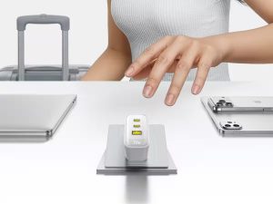 Baseus выпустила 70-ваттный компактный зарядник EnerFill FE22 с тремя портами