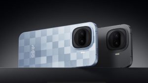 В России стартовали продажи компактного субфлагмана iQOO 15R с аккумулятором 7600 мАч