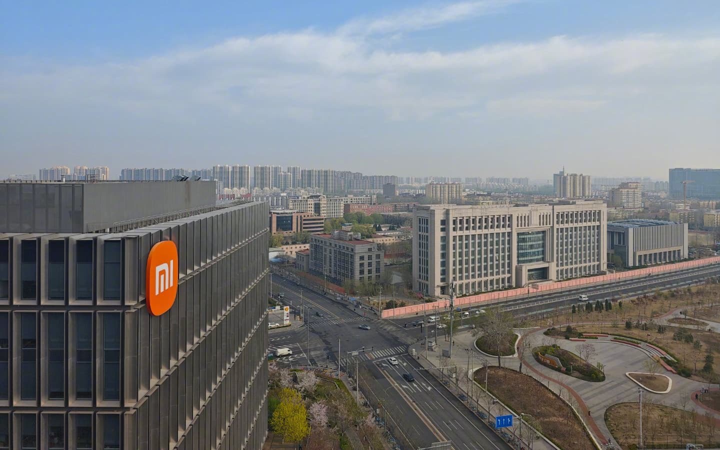 Xiaomi отмечает 16‑летие и объявляет о многомиллиардных вложениях в ИИ