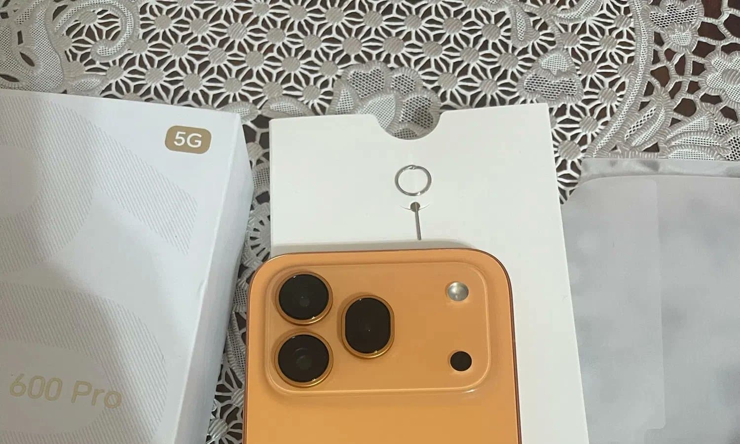 Honor 600 Pro засветился на «живых» фото: крупный экран, 200‑Мп камера и аккумулятор 9000 мАч